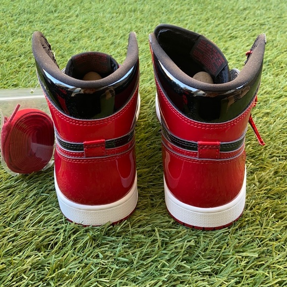 Air Jordan 1 Retro High OG - Picture 3 of 5